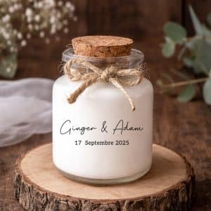 Bougie parfumée personnalisée mariage minimaliste chic, pot en verre avec bouchon en liège, design épuré, fabrication artisanale en France.