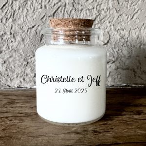 Bougie parfumée personnalisée mariage classique et élégant, pot en verre avec bouchon en liège, fabriquée à la main en France en cire de soja naturelle.