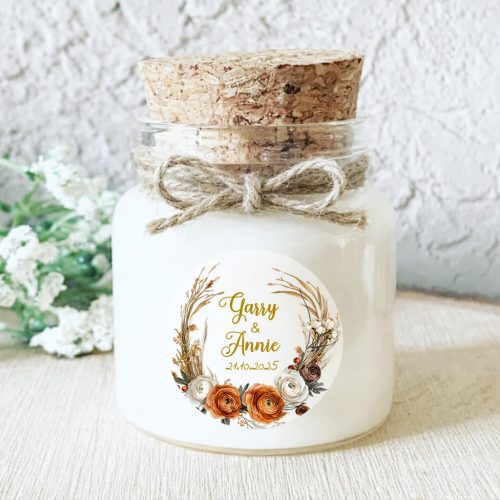 Bougie personnalisée mariage avec couronne de fleurs automnales, idéale comme cadeau invité rustique.