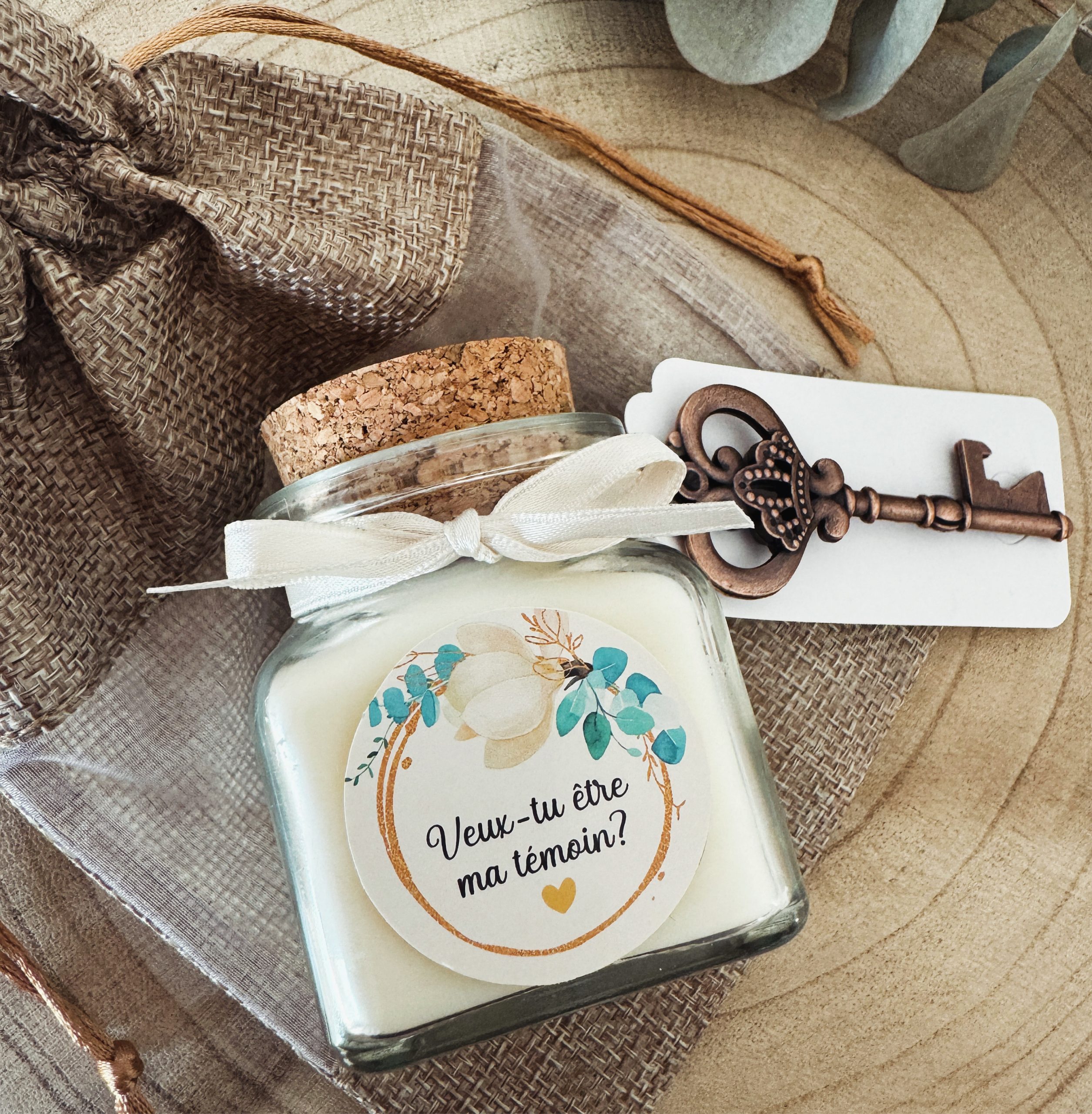 Bougie cadeau personnalisé demande témoin mariage - Modèle Eucalyptus Lotus Blanc