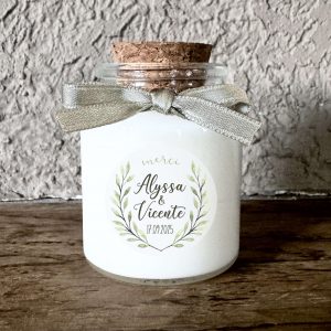 Bougie personnalisée mariage naturelle avec feuillage vert et message merci, idée cadeau invité artisanale en cire de soja.