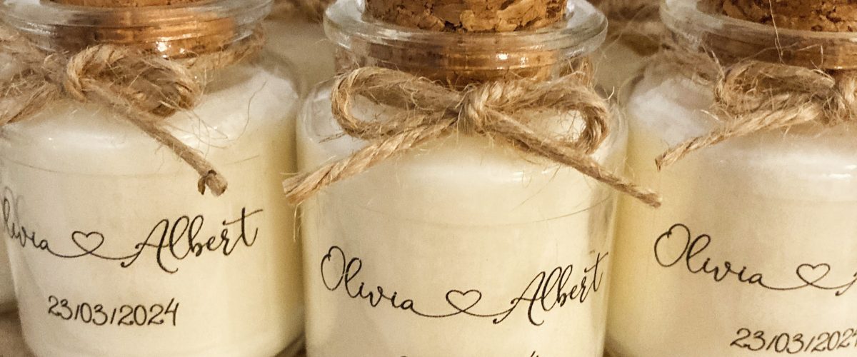 Bougies personnalisées mariage Olivia et Albert, cadeaux invités élégants