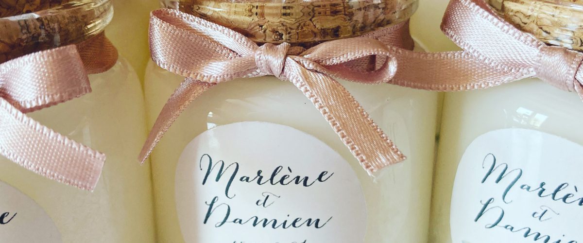 Bougie parfumée personnalisée mariage couronne eucalyptus fleurs roses cadeau invités chic