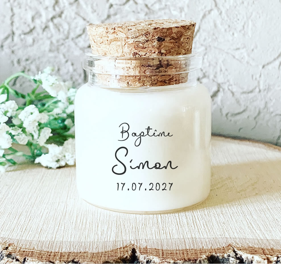 Bougie parfumée personnalisée baptême lettrage doux – cadeau invités