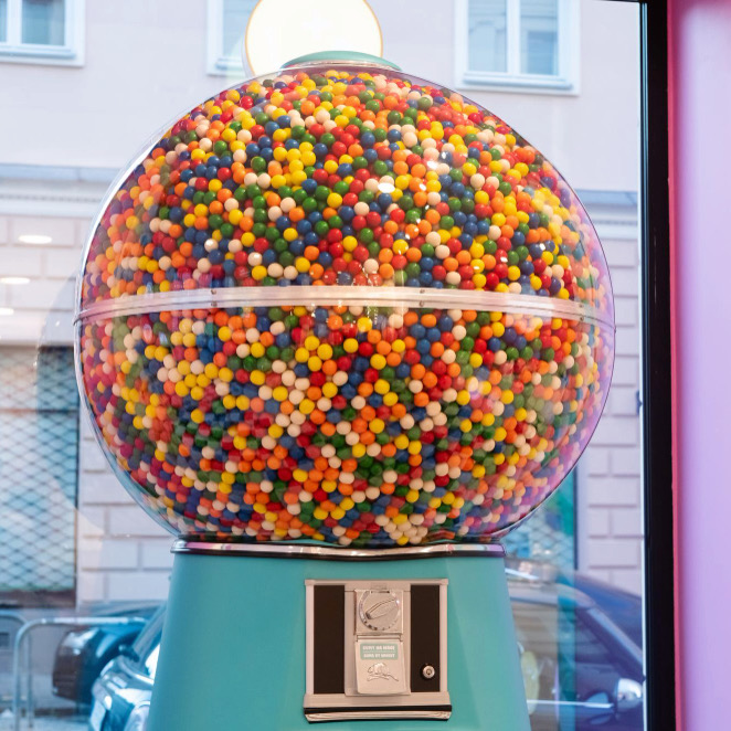 Distributeur rétro de Bubble Gum colorés