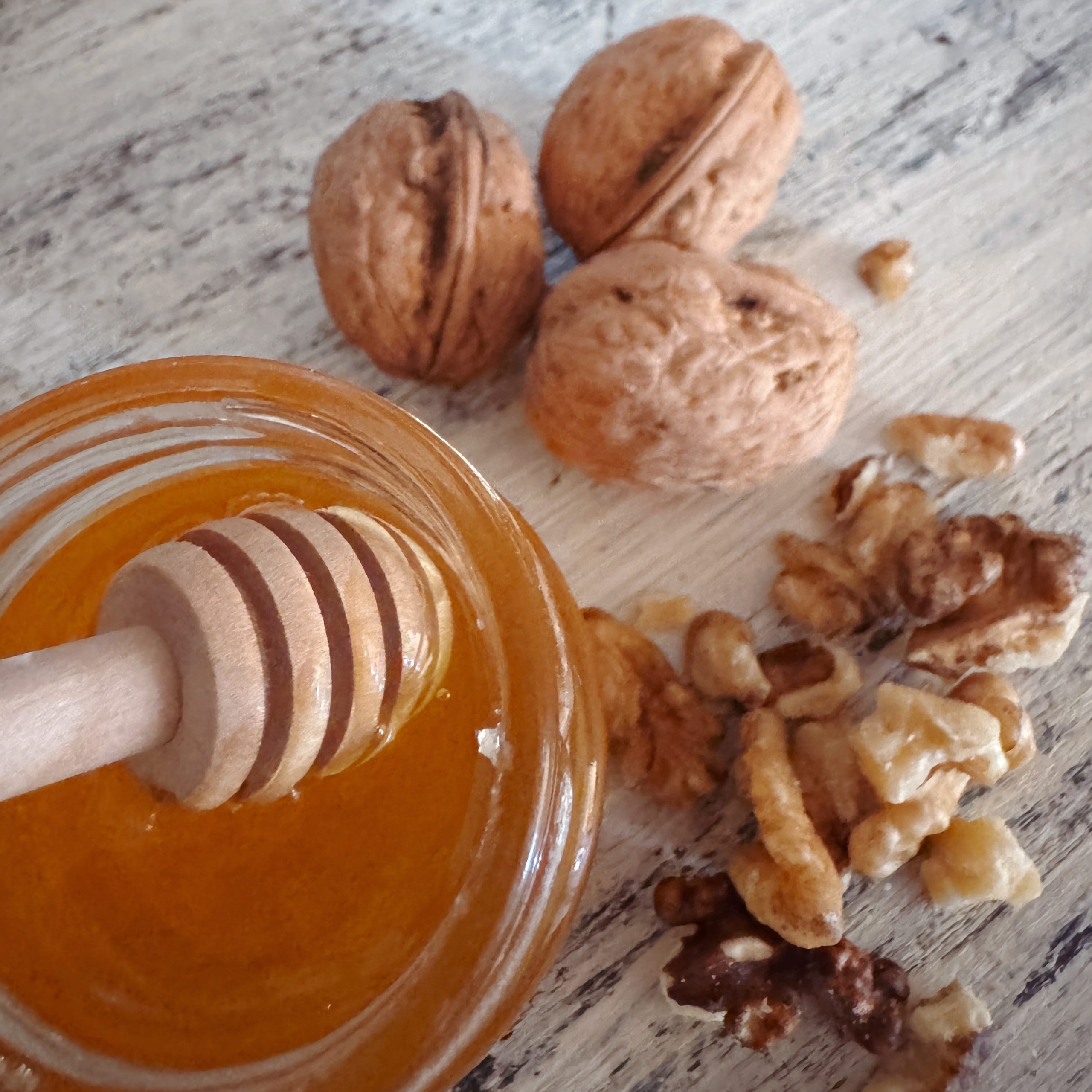 Miel artisanal et noix de Provence